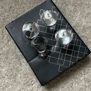 Set of 4 dresser knobs